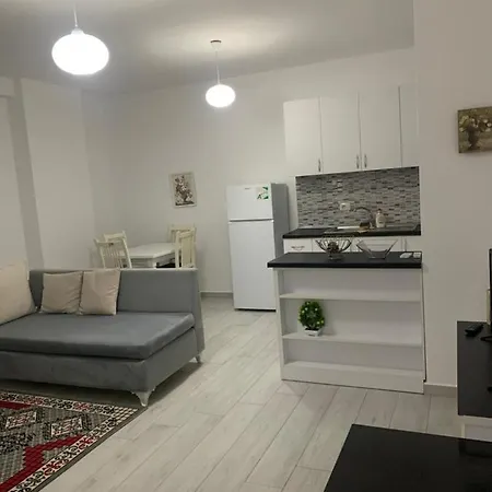 Daily L アパート ティラナ